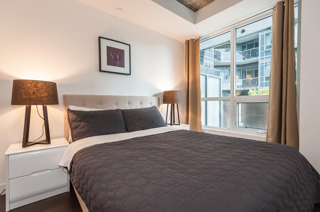 Lifesuites King West Loft Toronto Room photo